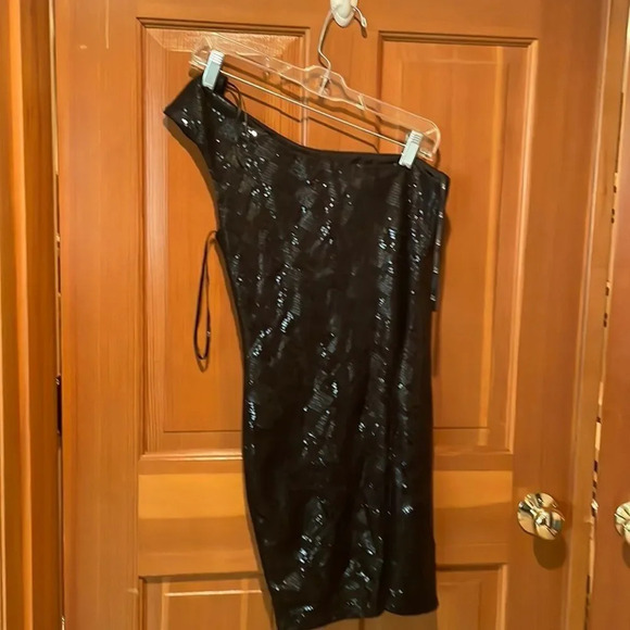 Forever 21 black sequin one shoulder dress - Picture 3 of 9
